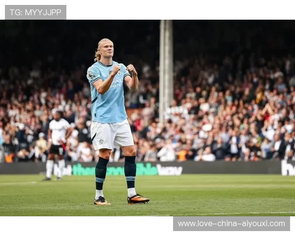 曼城长传反击速度惊人，哈兰德点球稳稳罚中